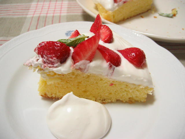 20060519cakecut.jpg